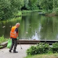 Samen sterk in de strijd tegen zwerfafval: ‘Even Beppen’ houdt de Veenbes 3 schoon